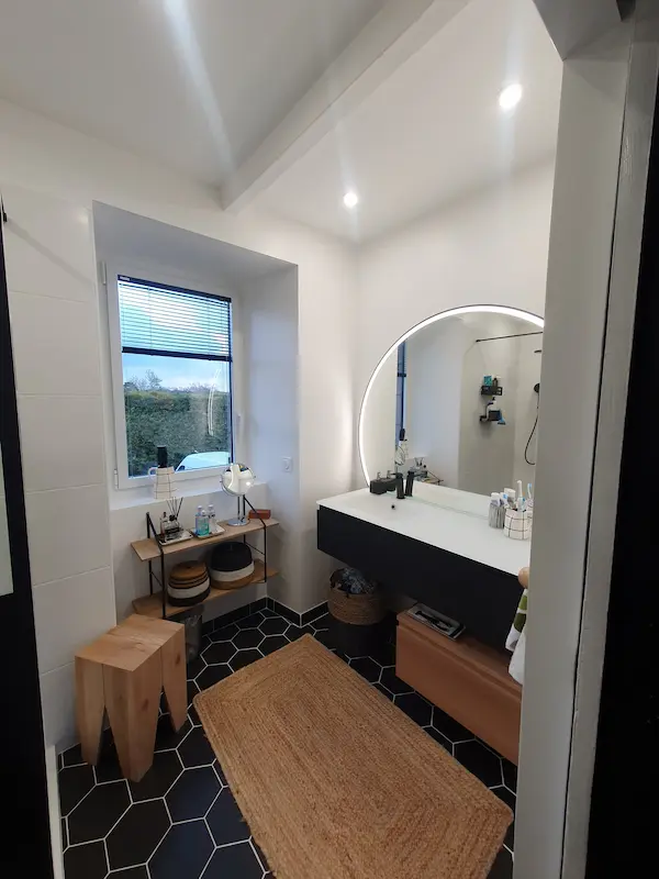 Salle de bain loft industriel et chaleureuse réalisée à Louannec